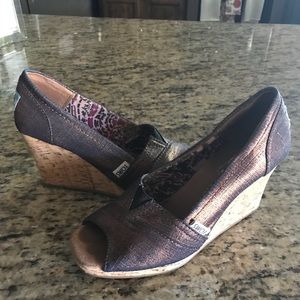 Tom’s Metallic Cork Wedged Heels Women size 6